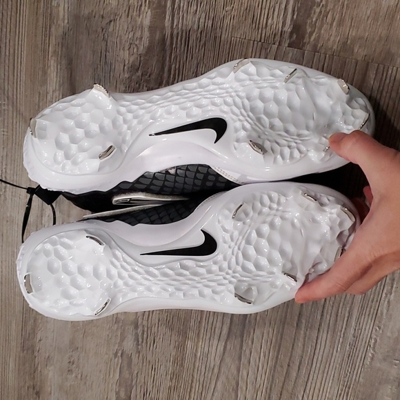 Athletic_Shoes